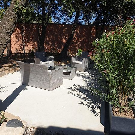 Villa Location Independante Au Coeur Des Alpilles Pour 2 Personnes Avec Jacuzzi à Aureille Extérieur photo