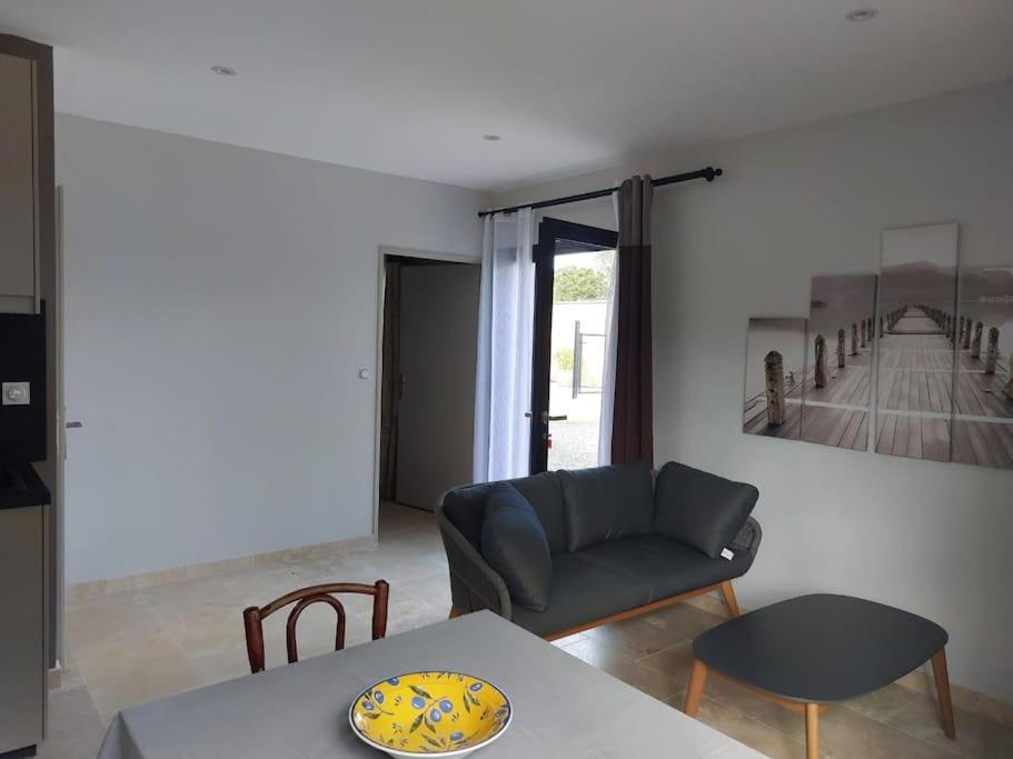 Villa Location Independante Au Coeur Des Alpilles Pour 2 Personnes Avec Jacuzzi à Aureille Extérieur photo