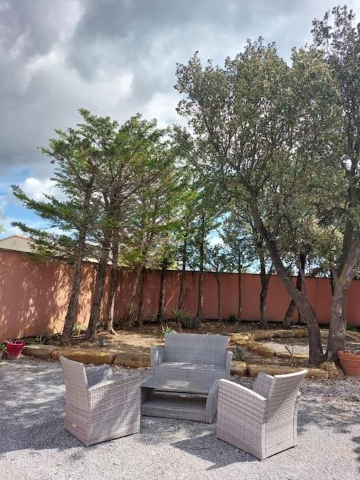 Villa Location Independante Au Coeur Des Alpilles Pour 2 Personnes Avec Jacuzzi à Aureille Extérieur photo